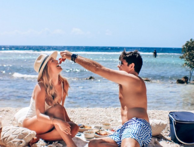 Picnic Sulle Spiagge Segrete di Aruba, una Romantica Tradizione Senza Tempo